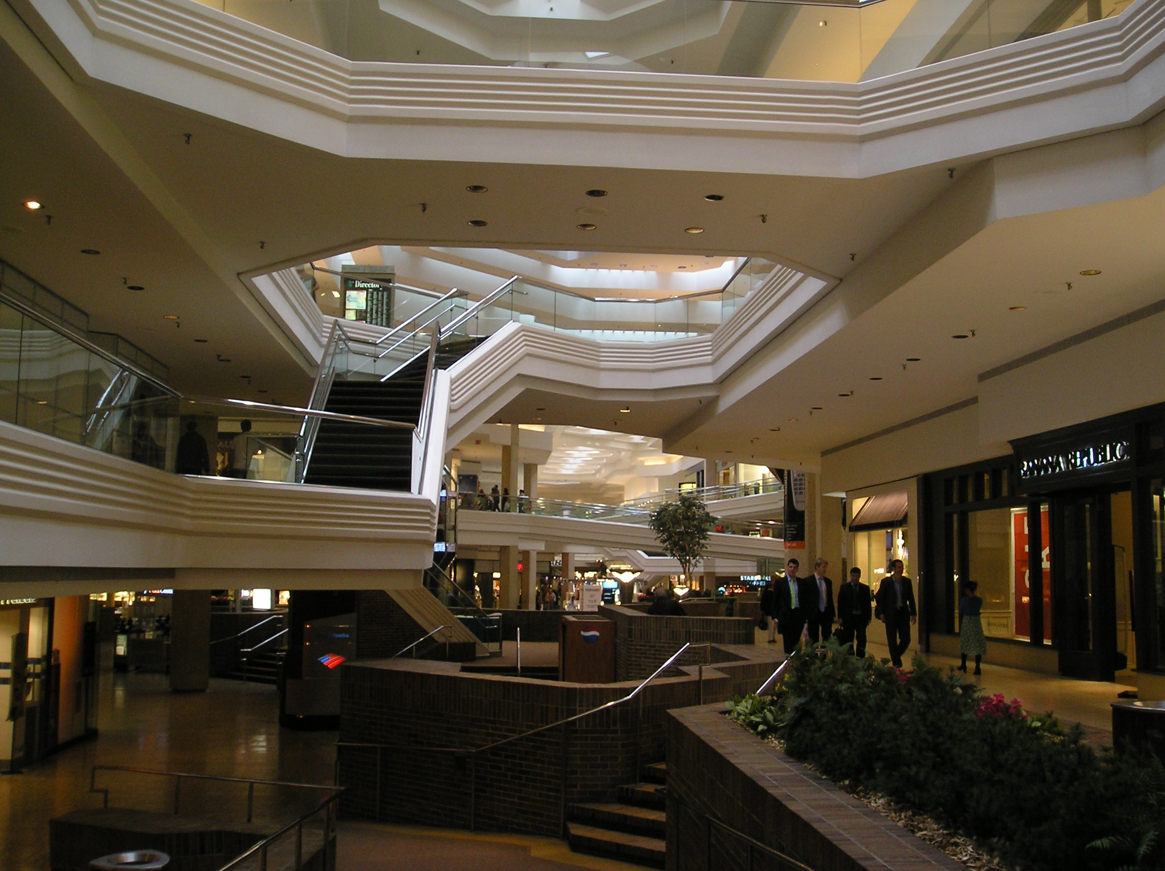 hollister woodfield mall